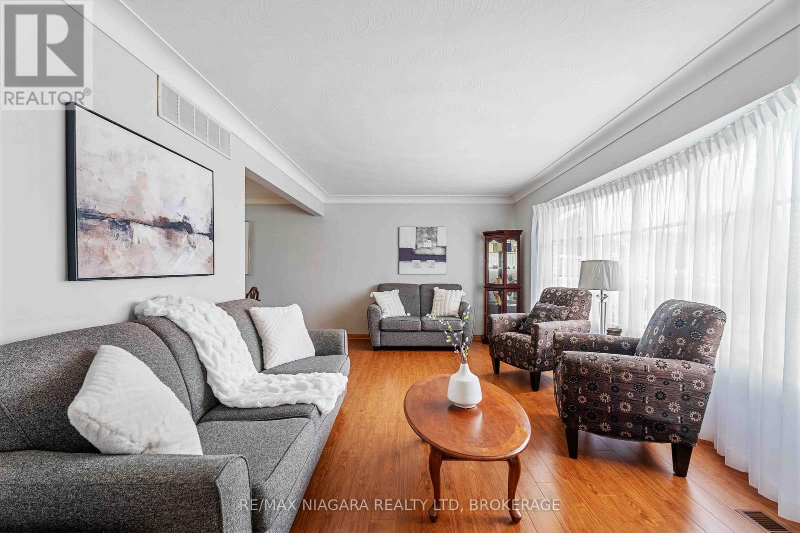 Photo 13 of 5840 Keith Street, Niagara Falls ON