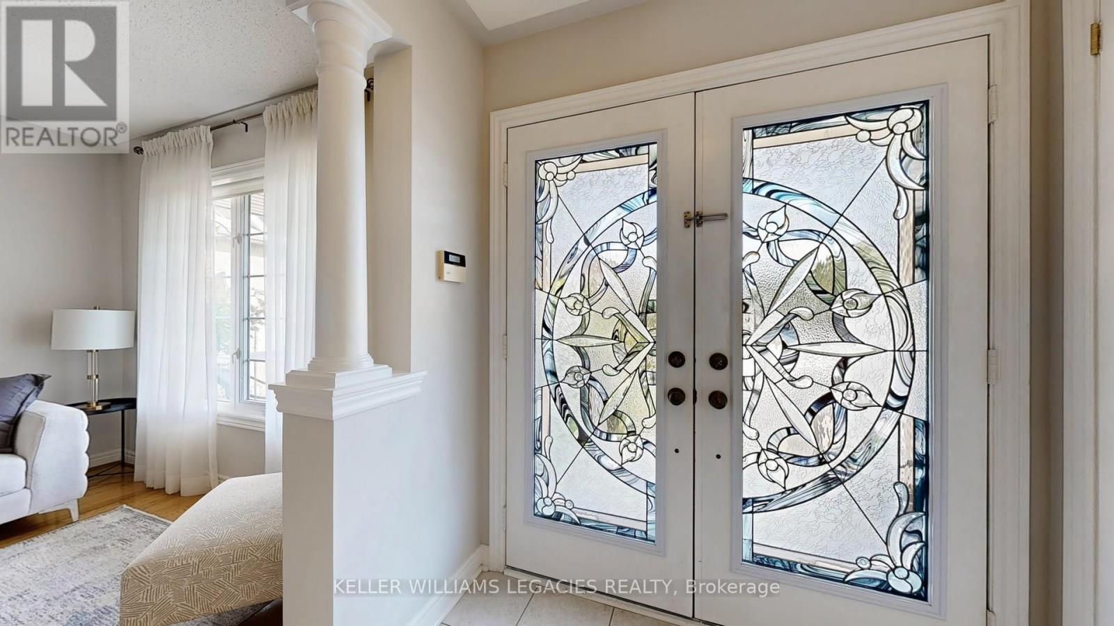 Photo 10 of 304 Maria Antonia Road, Vaughan ON