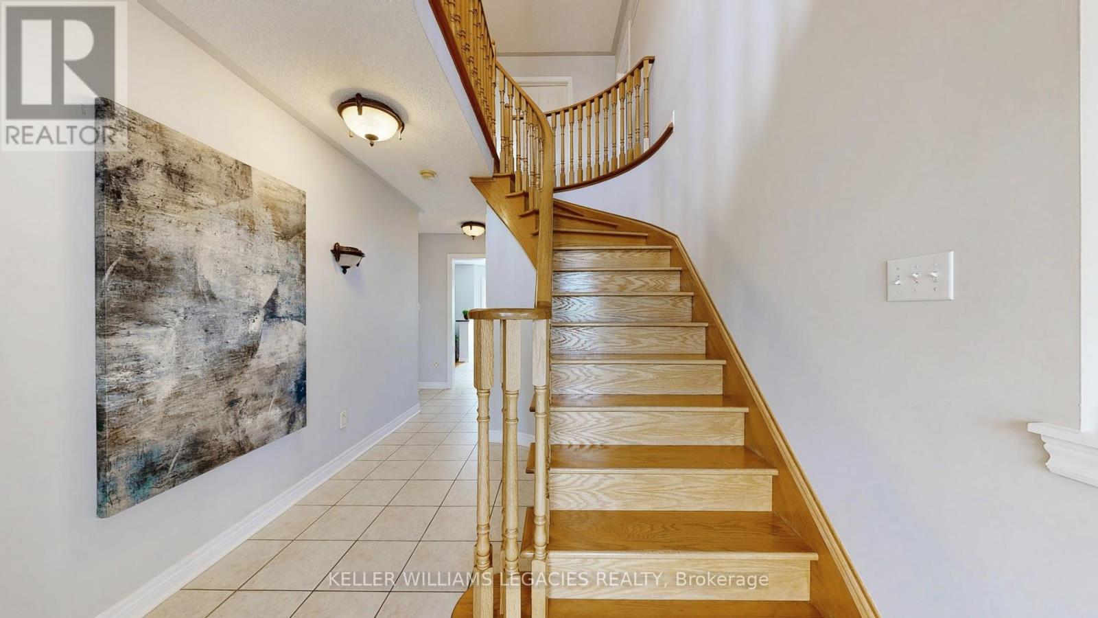 Photo 11 of 304 Maria Antonia Road, Vaughan ON