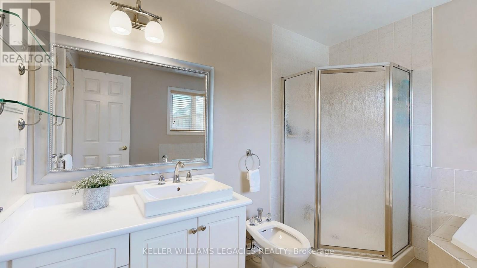 Photo 14 of 304 Maria Antonia Road, Vaughan ON