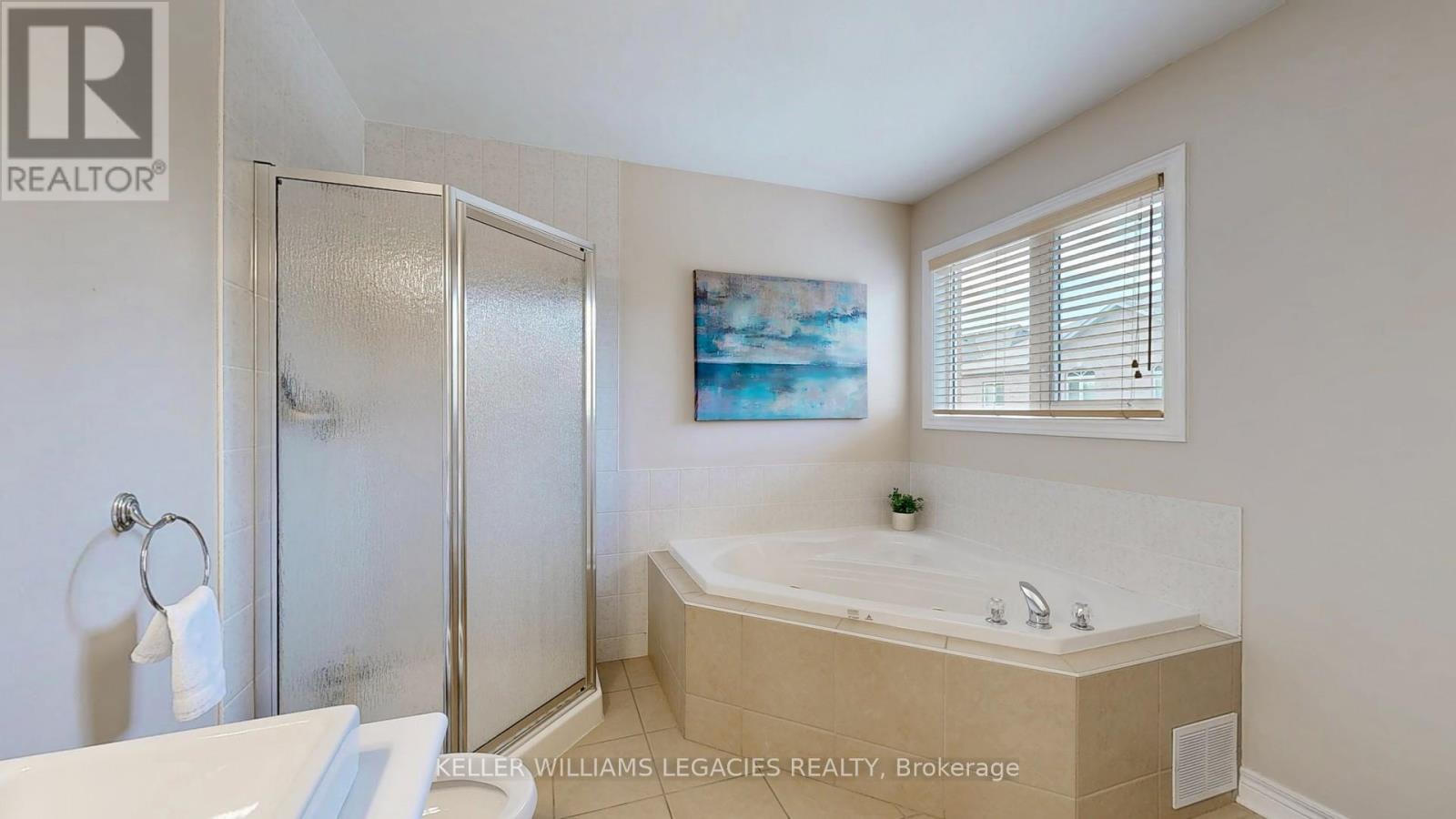 Photo 15 of 304 Maria Antonia Road, Vaughan ON