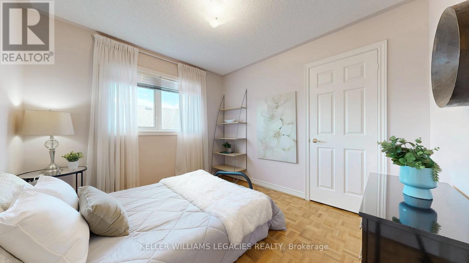 Photo 18 of 304 Maria Antonia Road, Vaughan ON