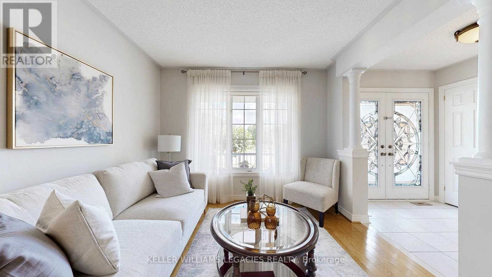 Photo 2 of 304 Maria Antonia Road, Vaughan ON