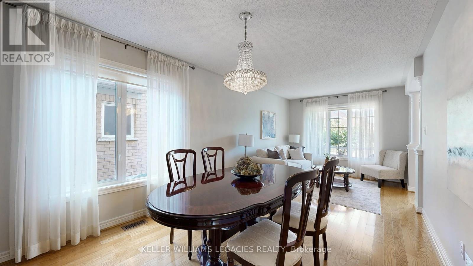 Photo 3 of 304 Maria Antonia Road, Vaughan ON
