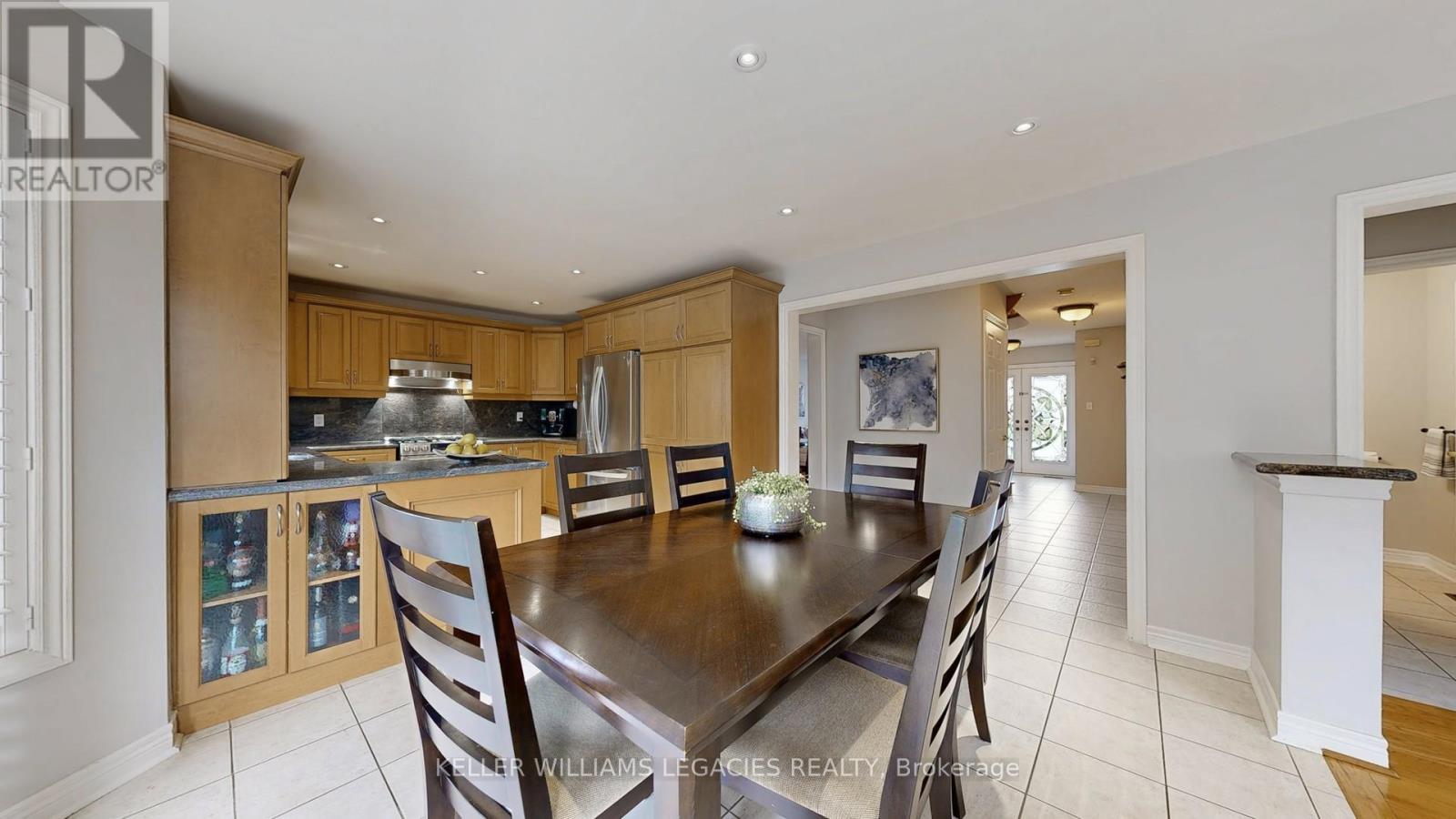 Photo 6 of 304 Maria Antonia Road, Vaughan ON