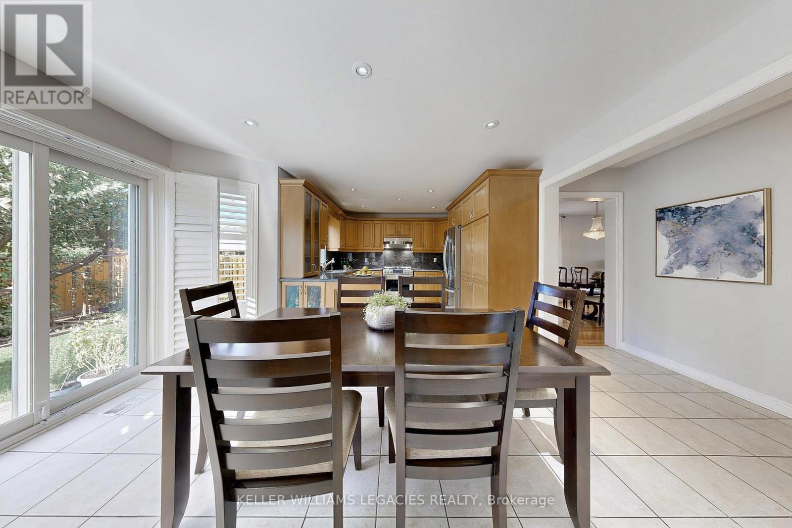 Photo 7 of 304 Maria Antonia Road, Vaughan ON