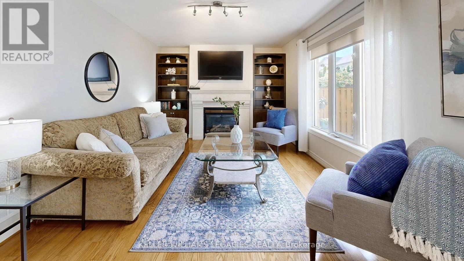 Photo 8 of 304 Maria Antonia Road, Vaughan ON