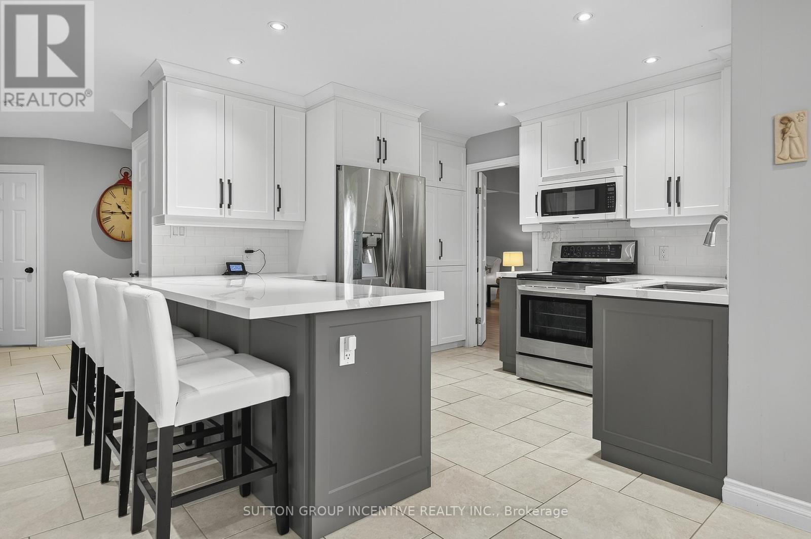 Photo 42 of 32 Valley Drive, Barrie ON