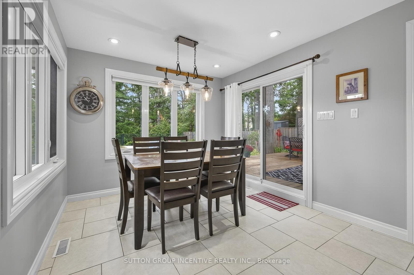 Photo 25 of 32 Valley Drive, Barrie ON