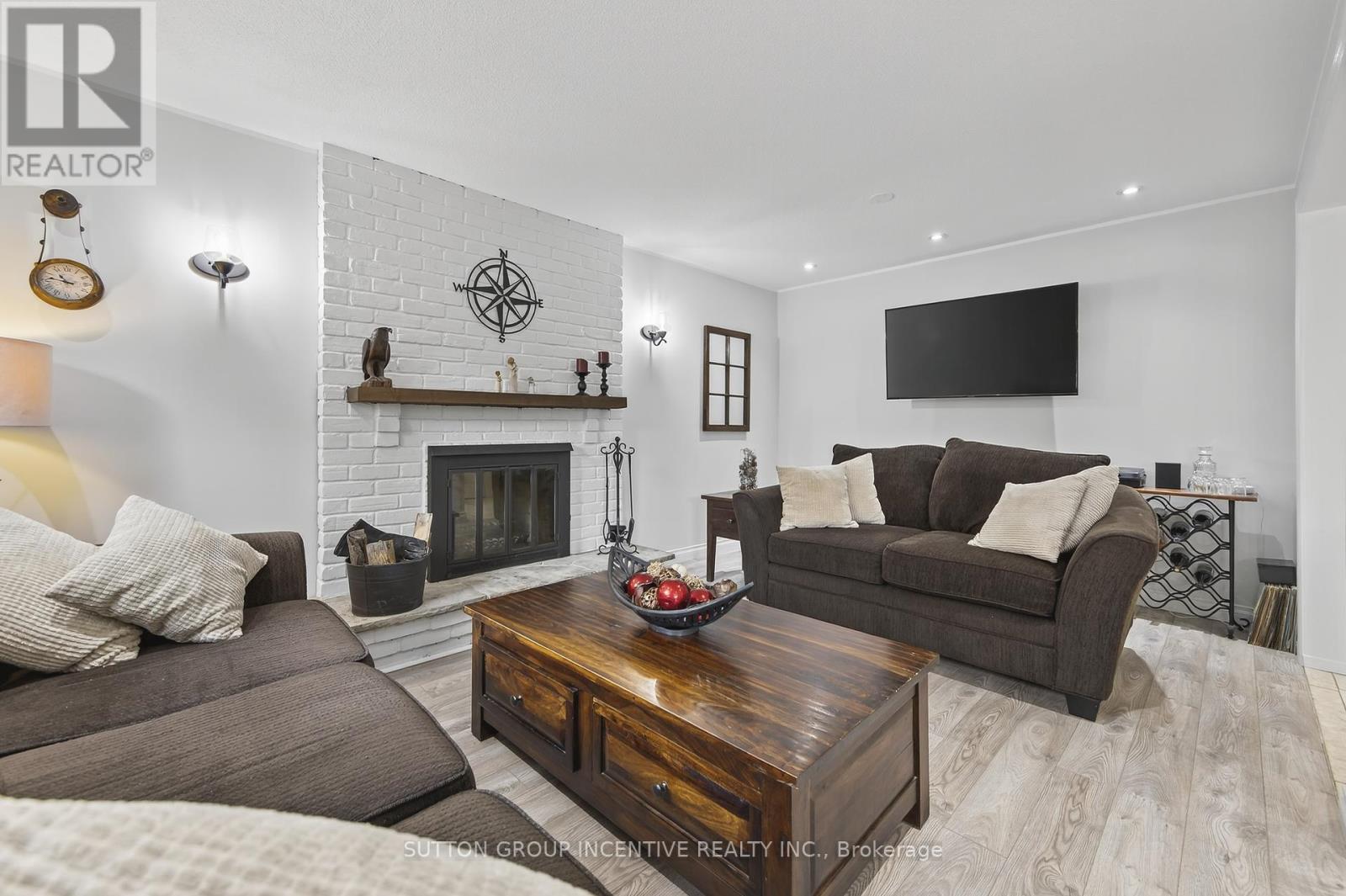 Photo 31 of 32 Valley Drive, Barrie ON