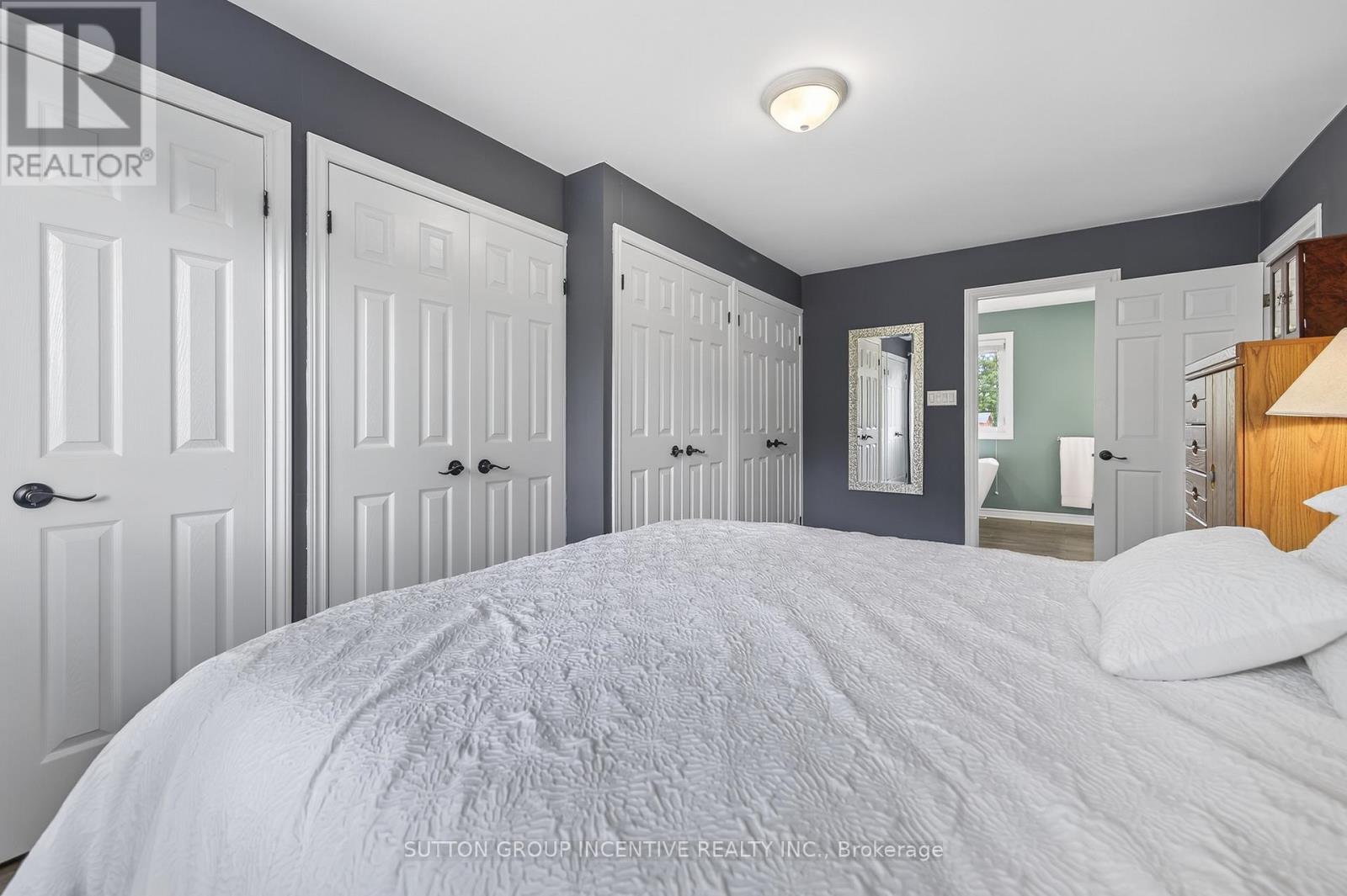 Photo 20 of 32 Valley Drive, Barrie ON