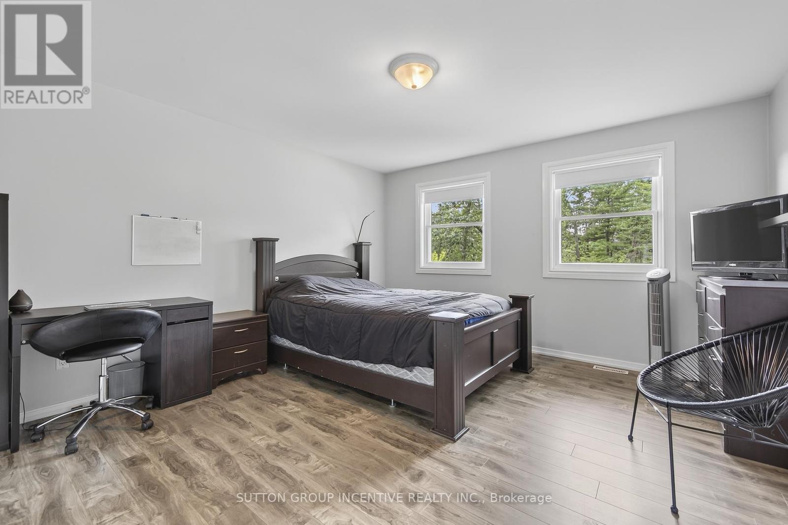 Photo 13 of 32 Valley Drive, Barrie ON