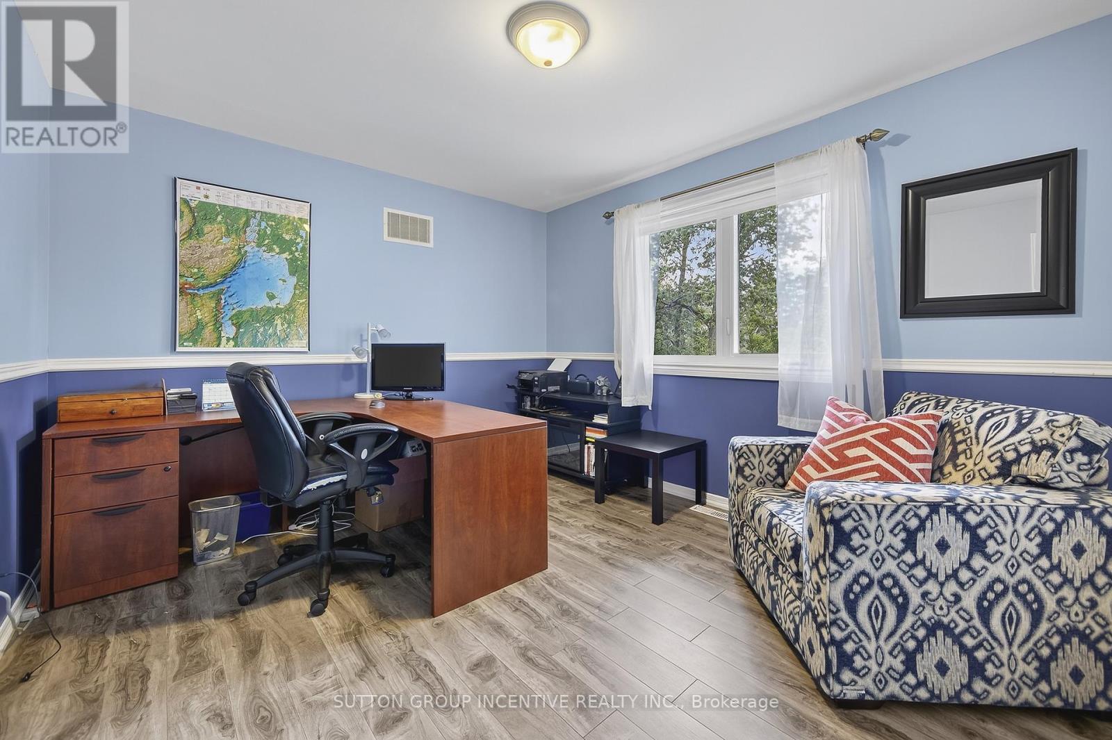 Photo 6 of 32 Valley Drive, Barrie ON