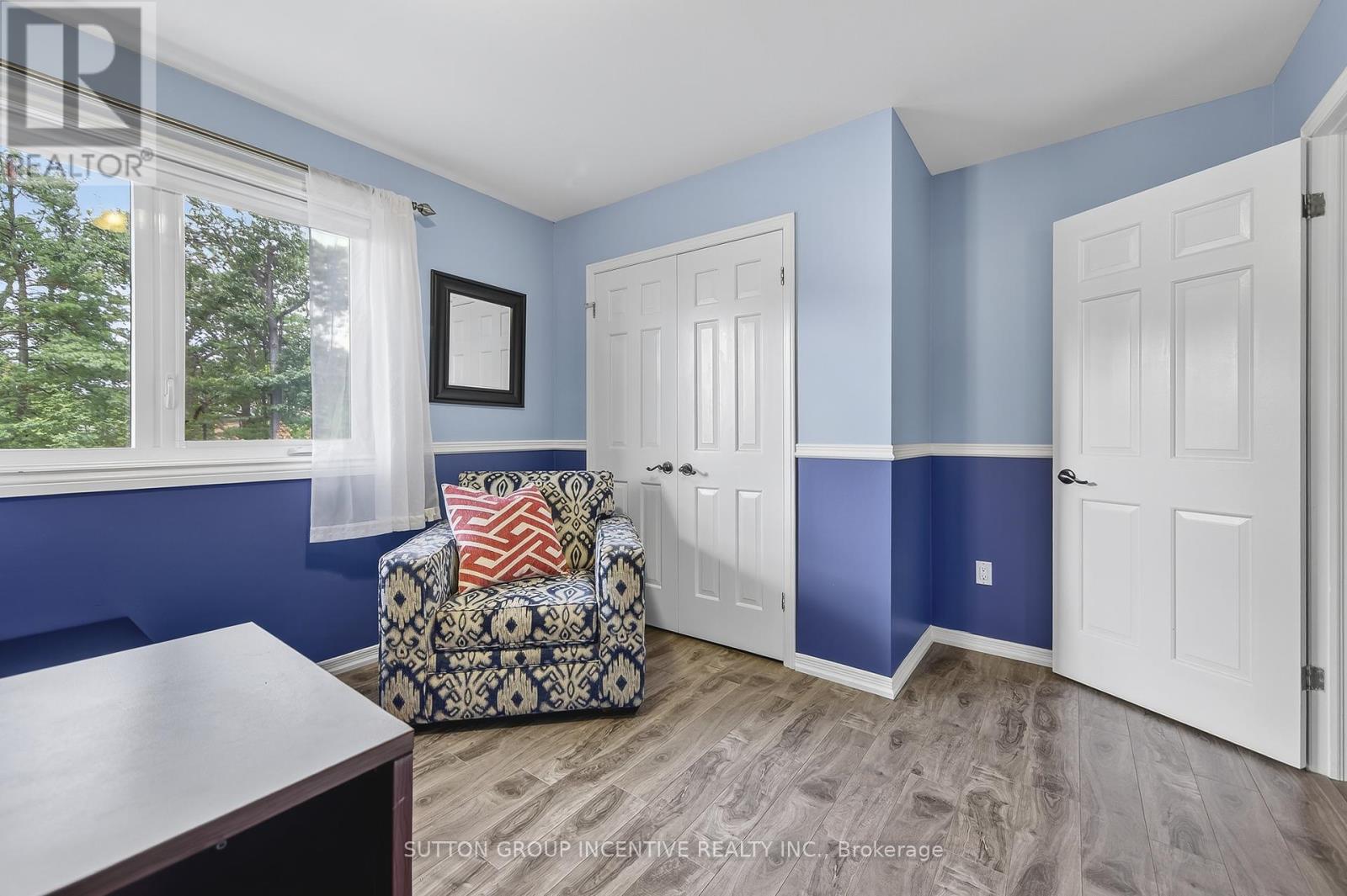 Photo 17 of 32 Valley Drive, Barrie ON