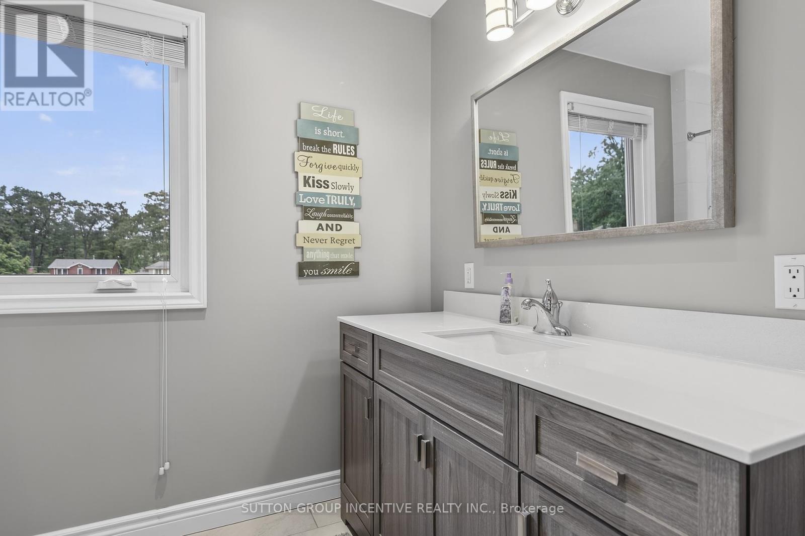 Photo 21 of 32 Valley Drive, Barrie ON