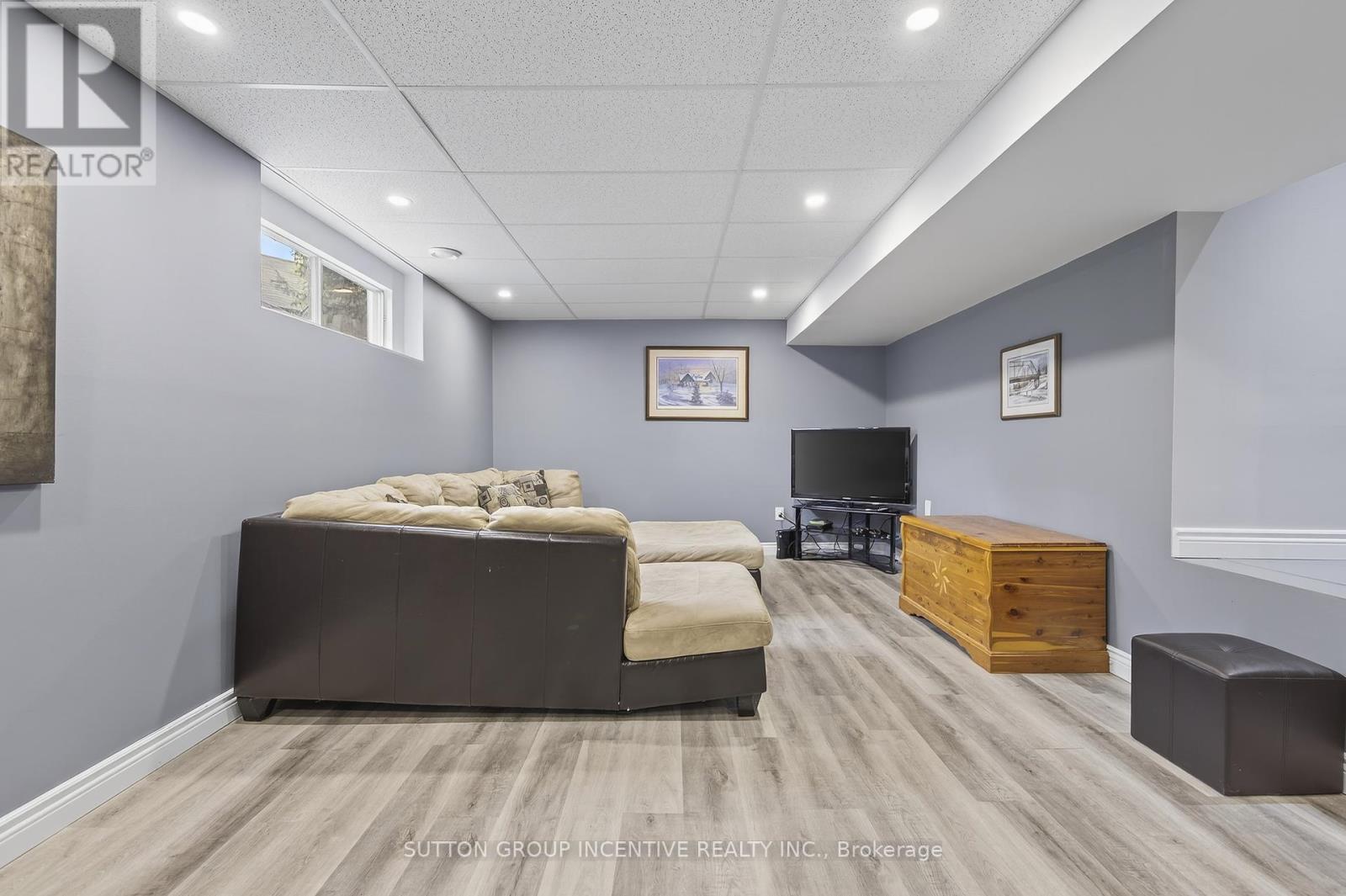 Photo 40 of 32 Valley Drive, Barrie ON