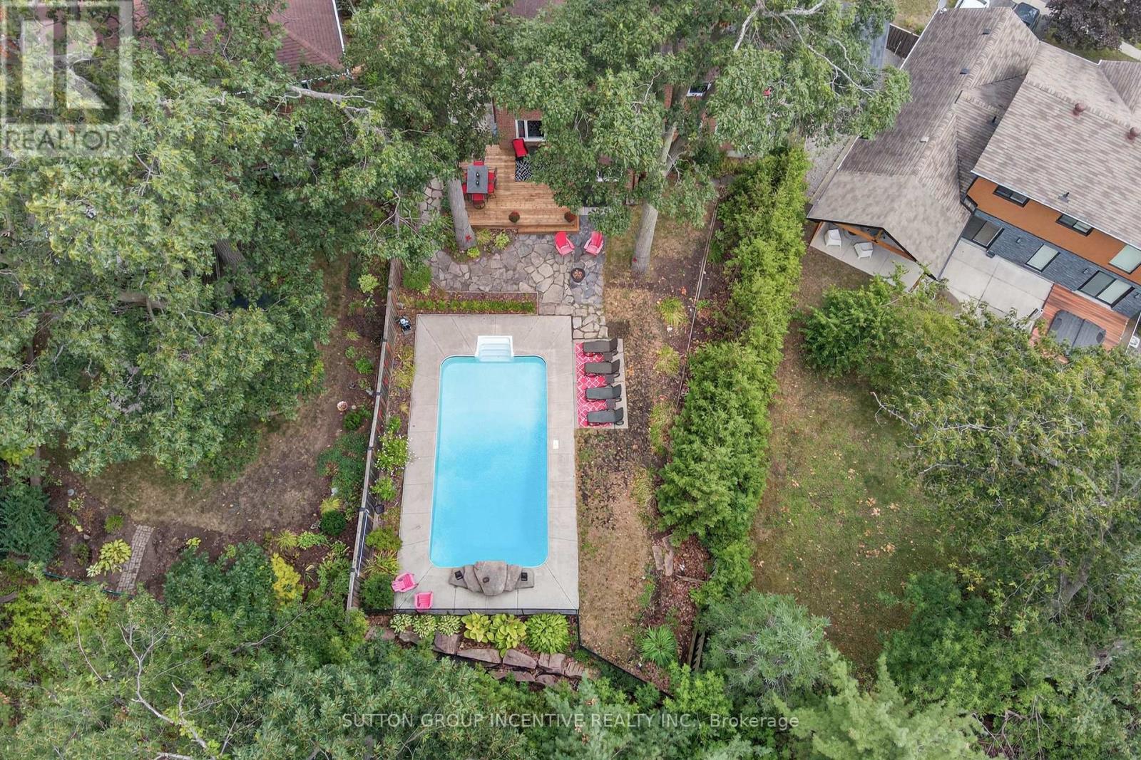 Photo 14 of 32 Valley Drive, Barrie ON