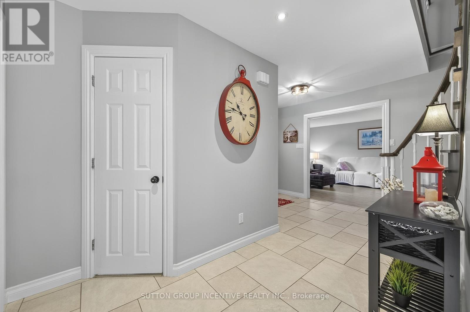 Photo 23 of 32 Valley Drive, Barrie ON