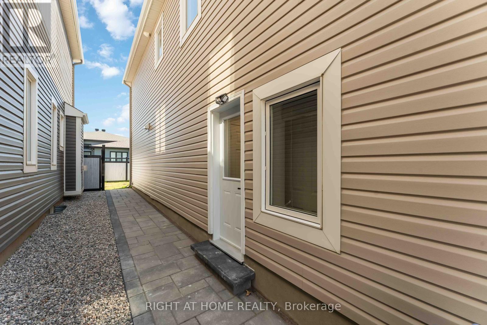 Photo 13 of 333 Rouncey Road, Ottawa ON