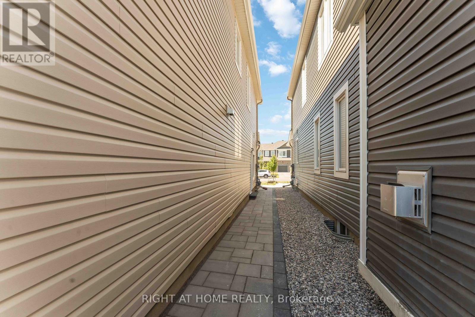 Photo 12 of 333 Rouncey Road, Ottawa ON