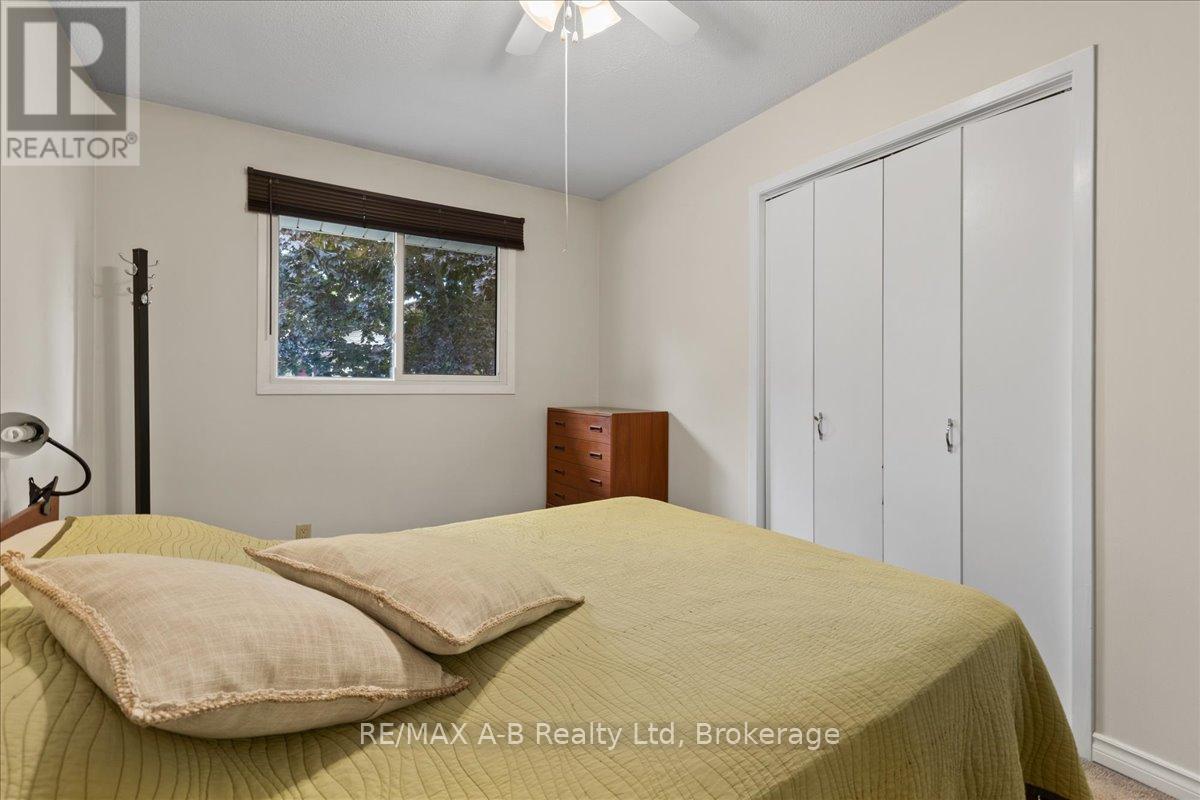 Photo 11 of 206 Maple Avenue, Stratford ON