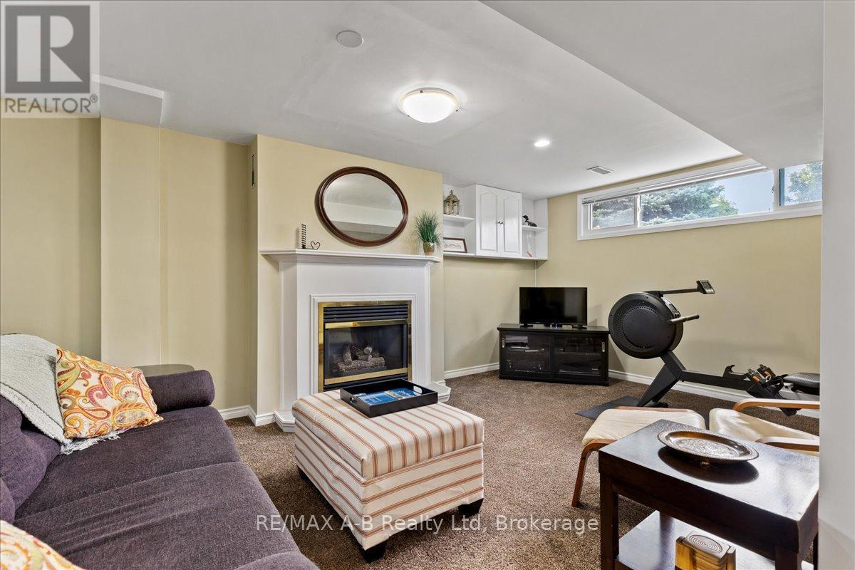 Photo 12 of 206 Maple Avenue, Stratford ON