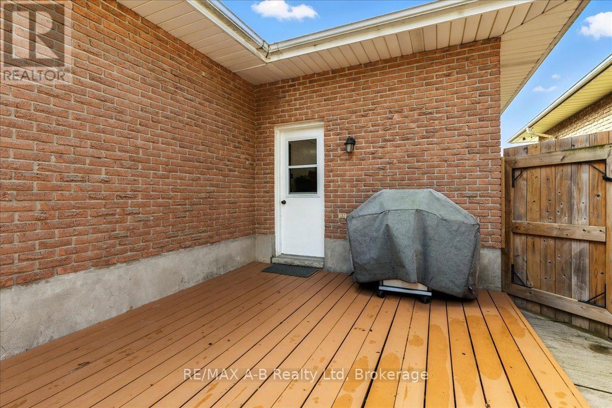 Photo 36 of 206 Maple Avenue, Stratford ON