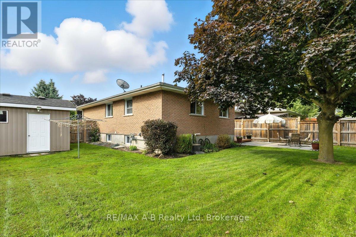 Photo 17 of 206 Maple Avenue, Stratford ON
