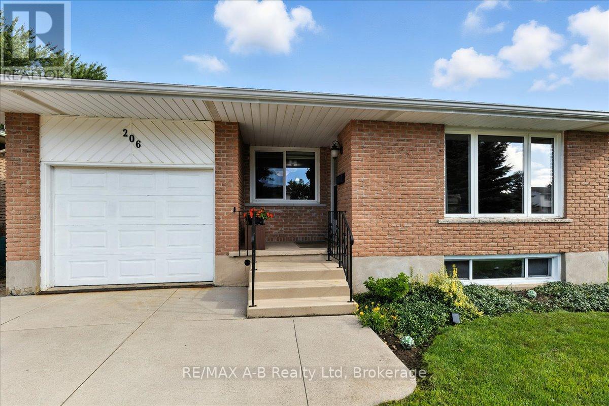 Photo 47 of 206 Maple Avenue, Stratford ON