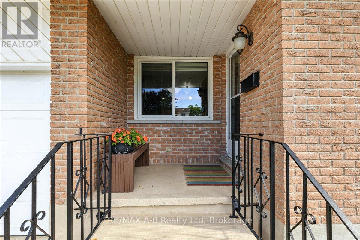 Photo 18 of 206 Maple Avenue, Stratford ON