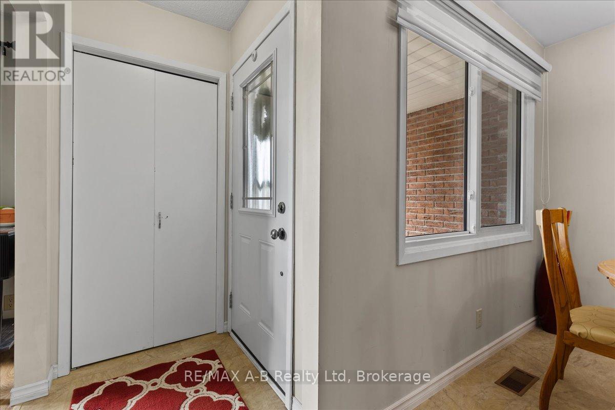 Photo 38 of 206 Maple Avenue, Stratford ON