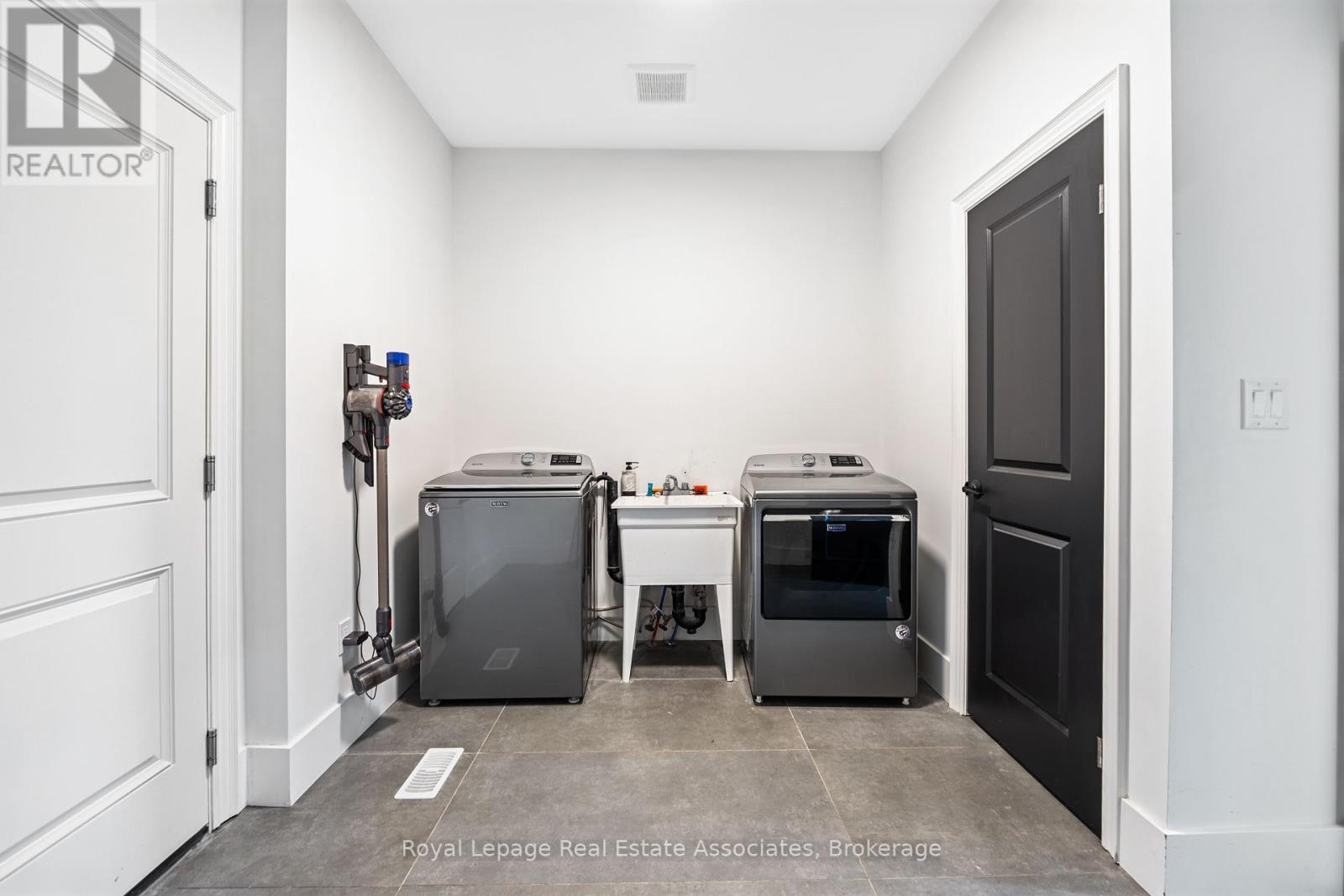 Photo 25 of 3601 Carolinia Court, Fort Erie ON