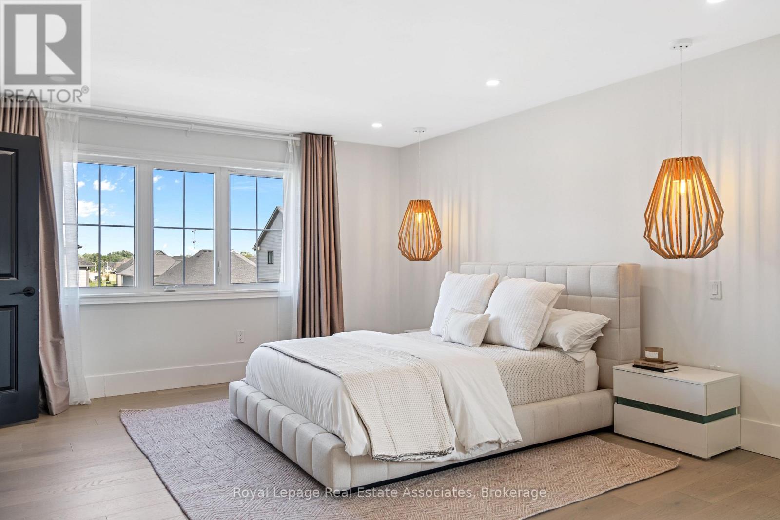 Photo 12 of 3601 Carolinia Court, Fort Erie ON
