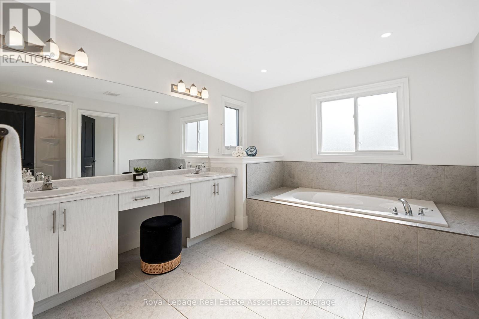 Photo 14 of 3601 Carolinia Court, Fort Erie ON