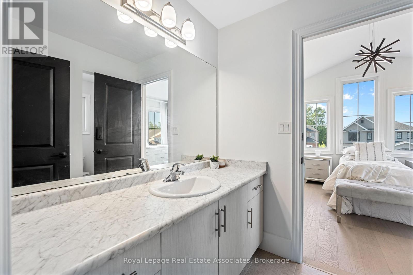 Photo 9 of 3601 Carolinia Court, Fort Erie ON