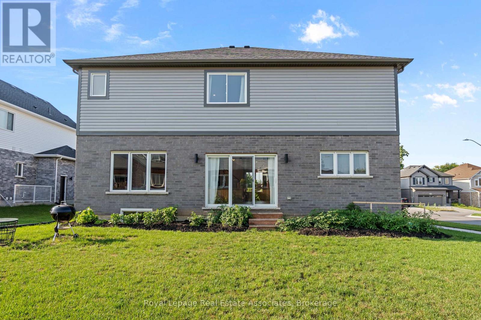 Photo 8 of 3601 Carolinia Court, Fort Erie ON