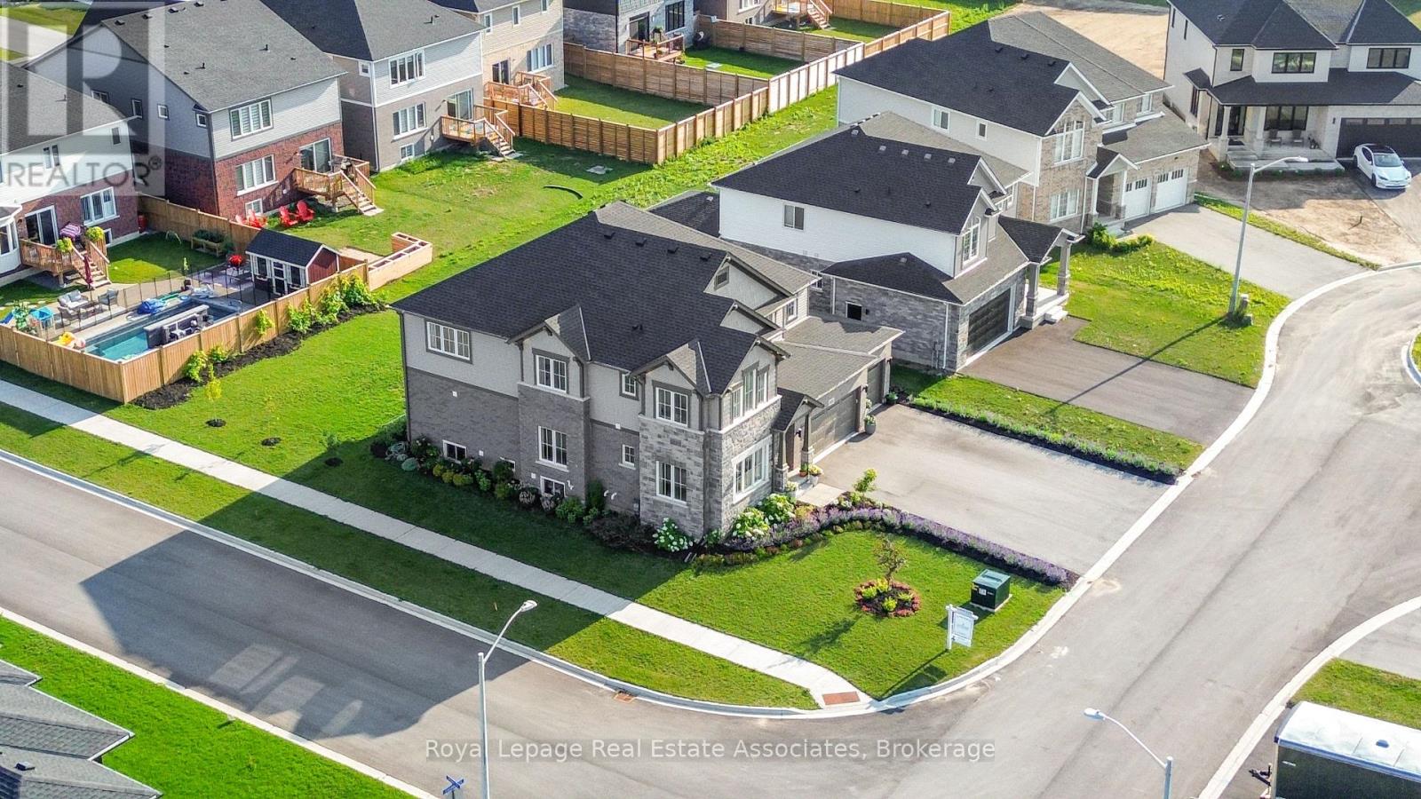 Photo 41 of 3601 Carolinia Court, Fort Erie ON
