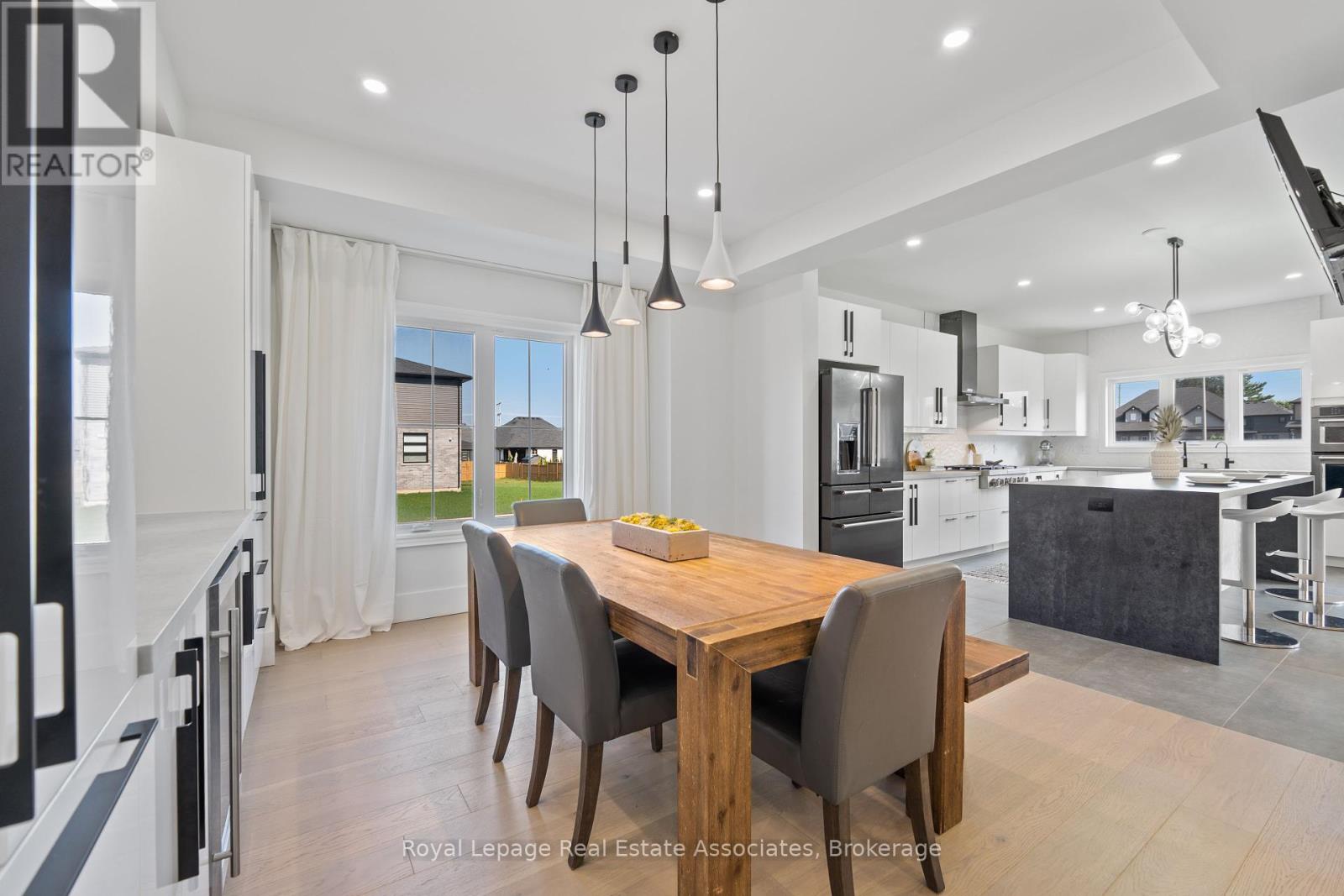 Photo 3 of 3601 Carolinia Court, Fort Erie ON