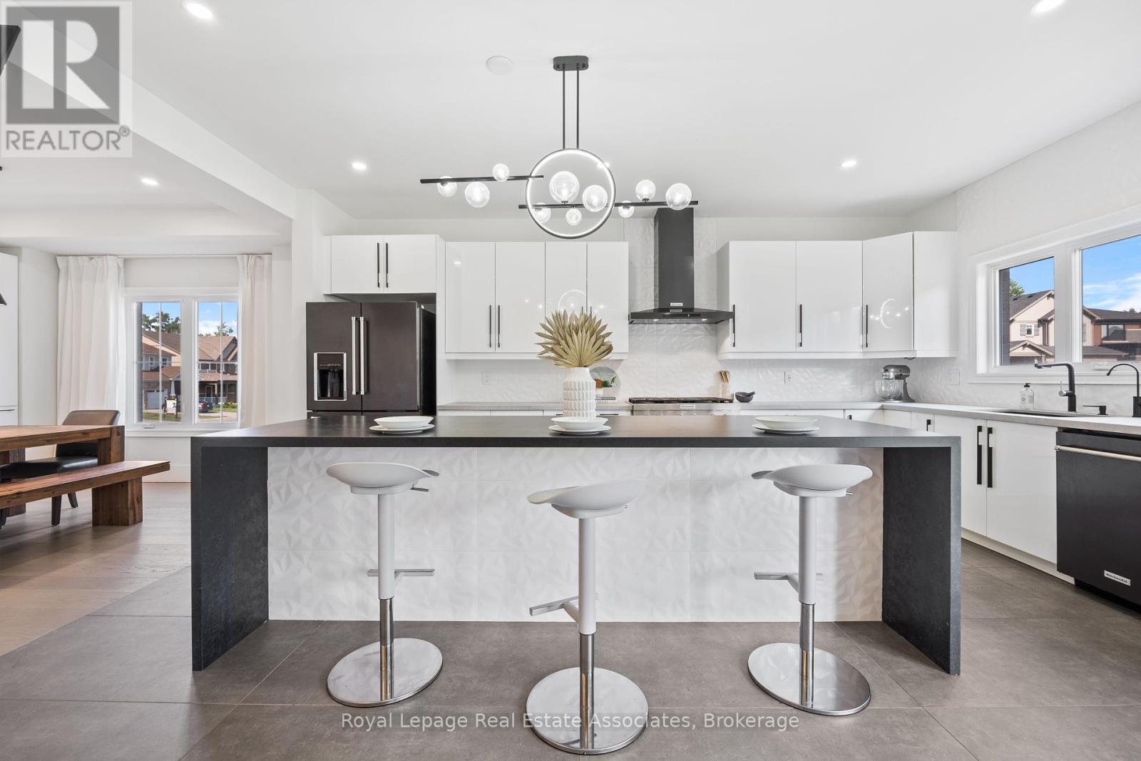 Photo 37 of 3601 Carolinia Court, Fort Erie ON