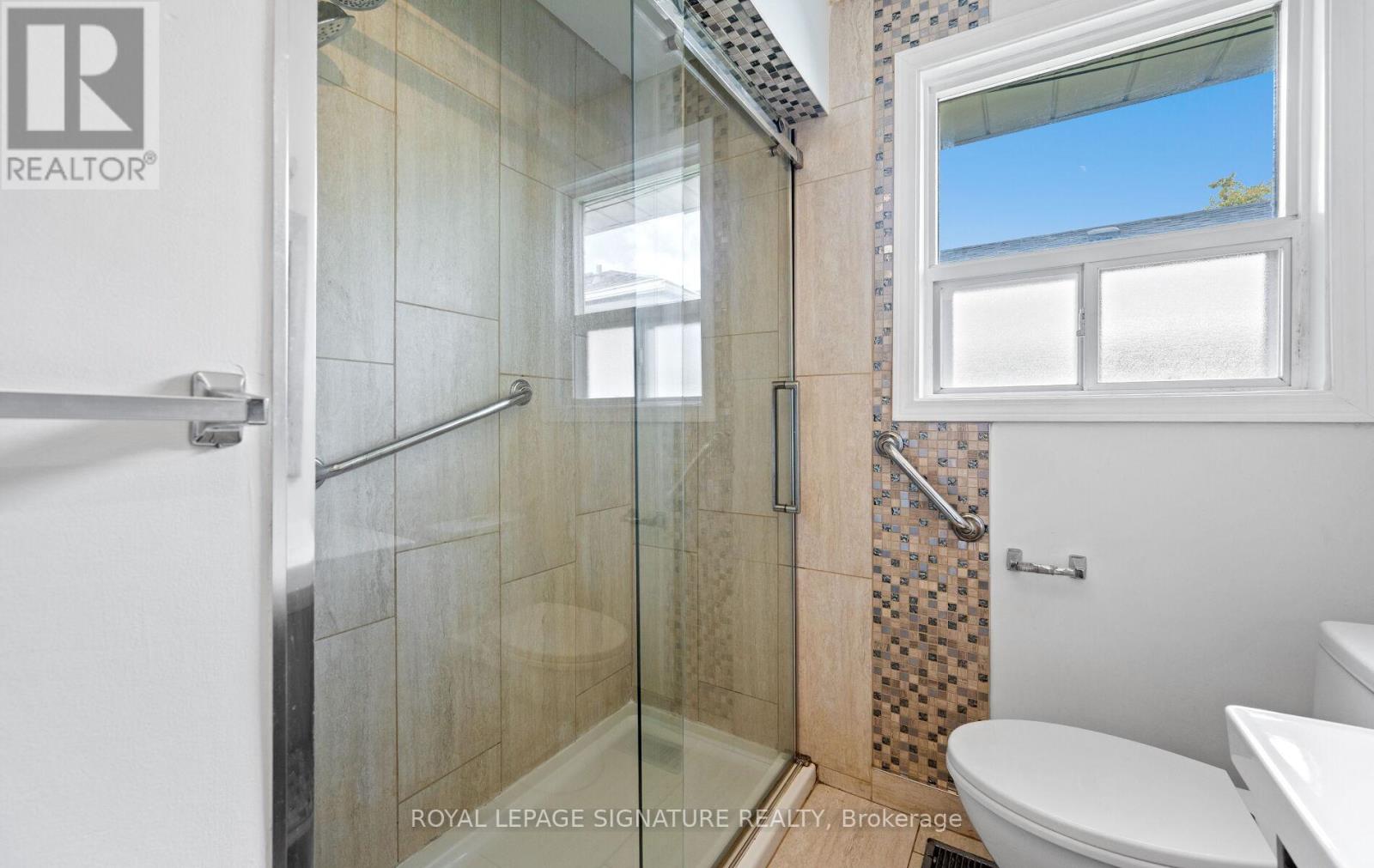 Photo 15 of 16 Pagoda Place, Toronto ON