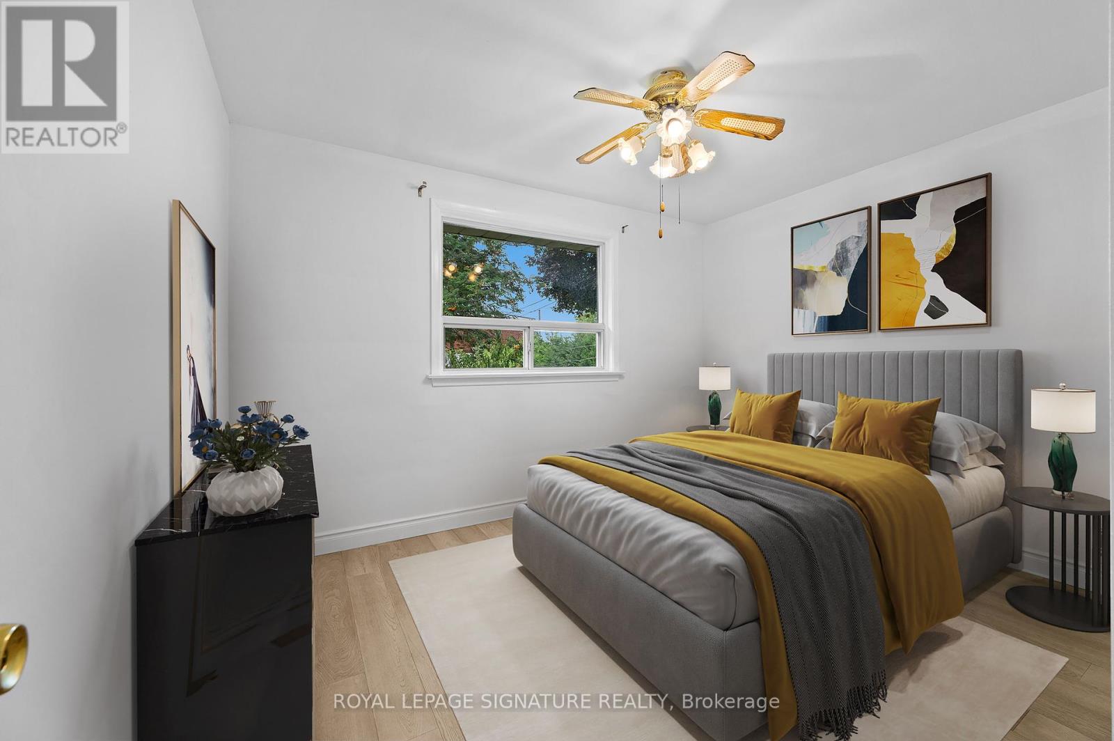 Photo 3 of 16 Pagoda Place, Toronto ON