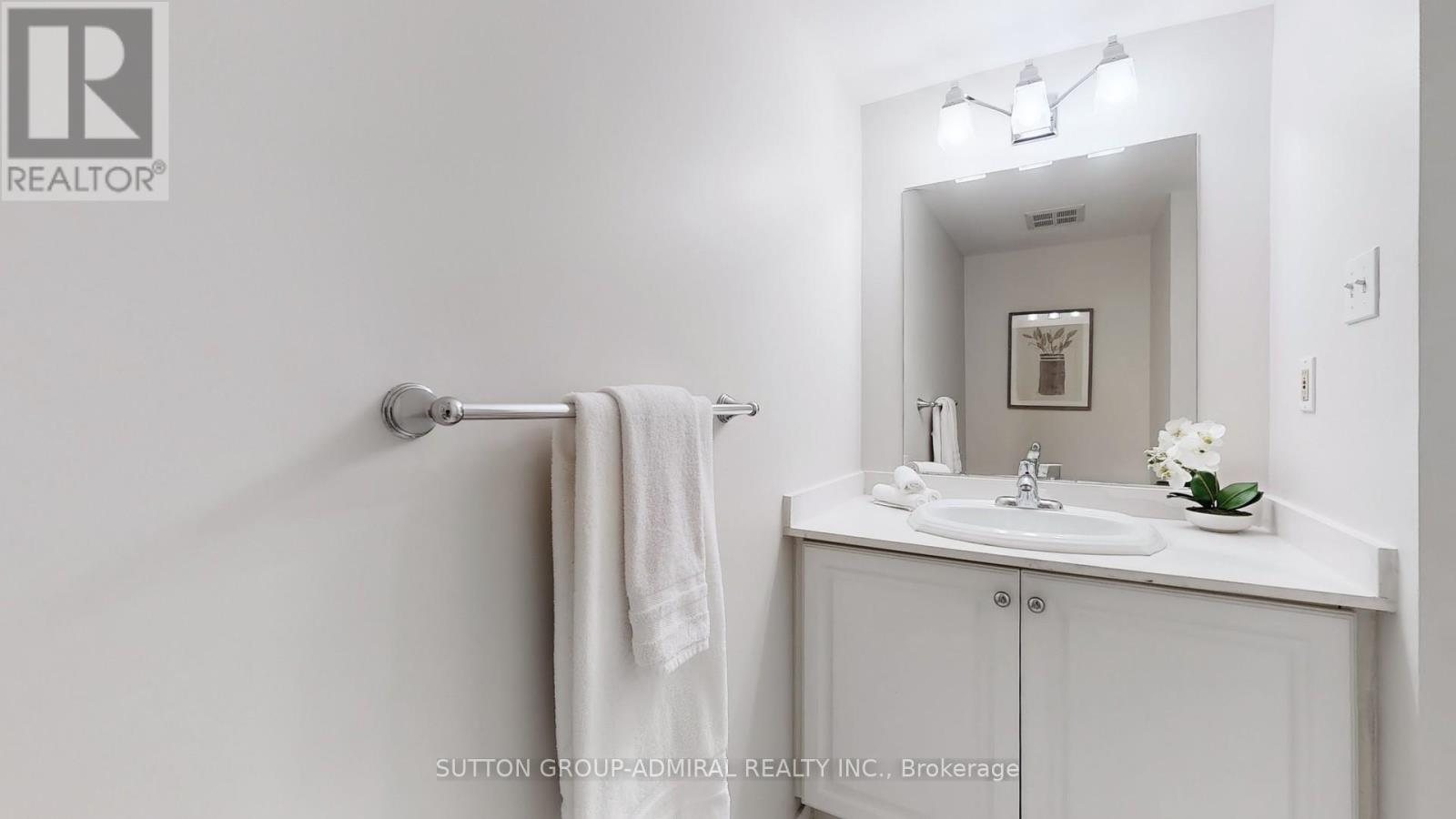 Photo 17 of 410 175 Cedar Avenue, Richmond Hill ON