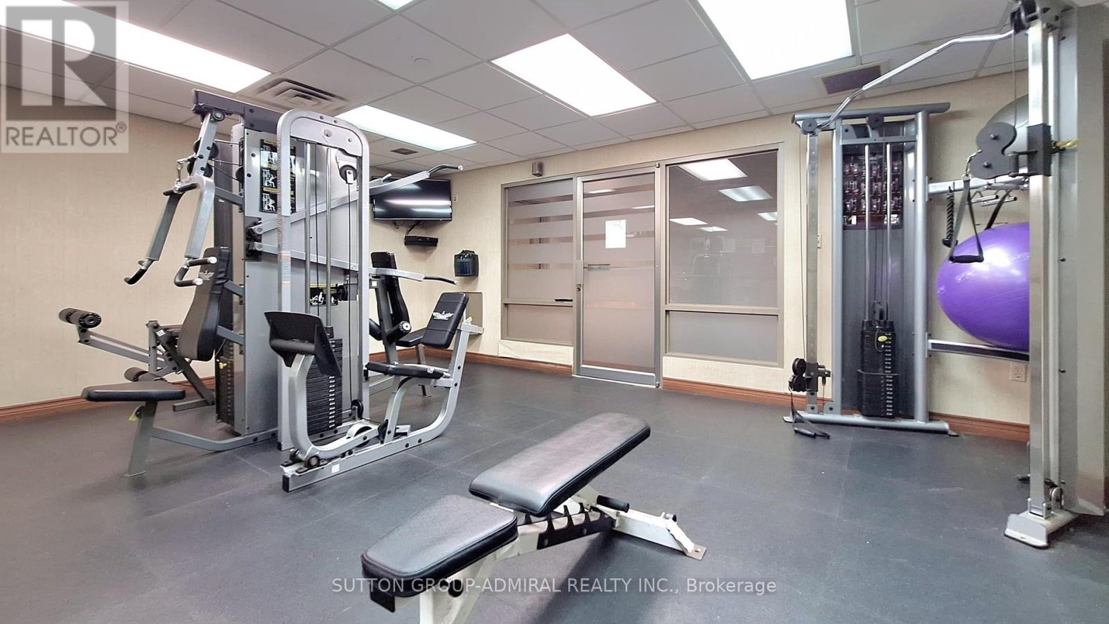 Photo 3 of 410 175 Cedar Avenue, Richmond Hill ON