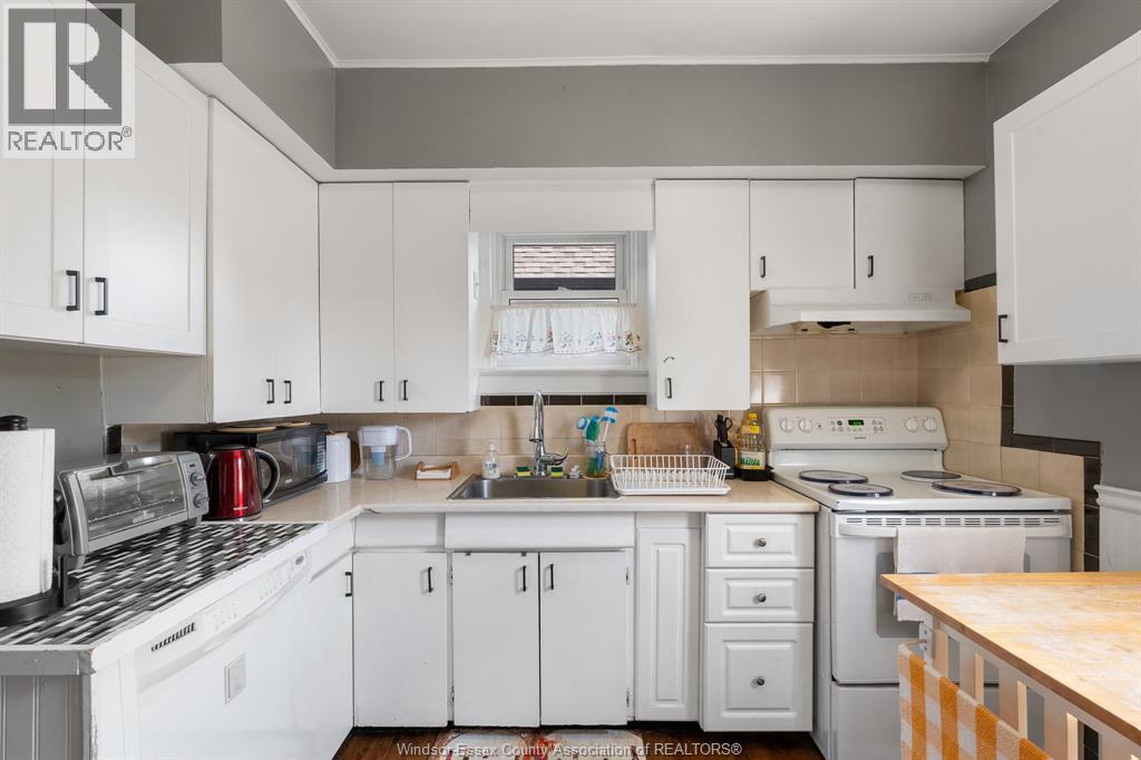 Photo 25 of 1737 Lincoln Rd, Windsor ON