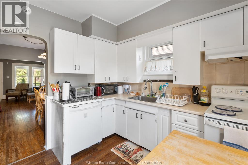 Photo 2 of 1737 Lincoln Rd, Windsor ON
