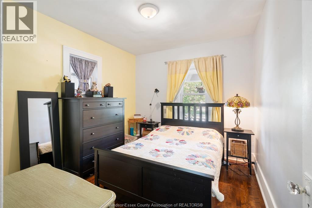 Photo 4 of 1737 Lincoln Rd, Windsor ON