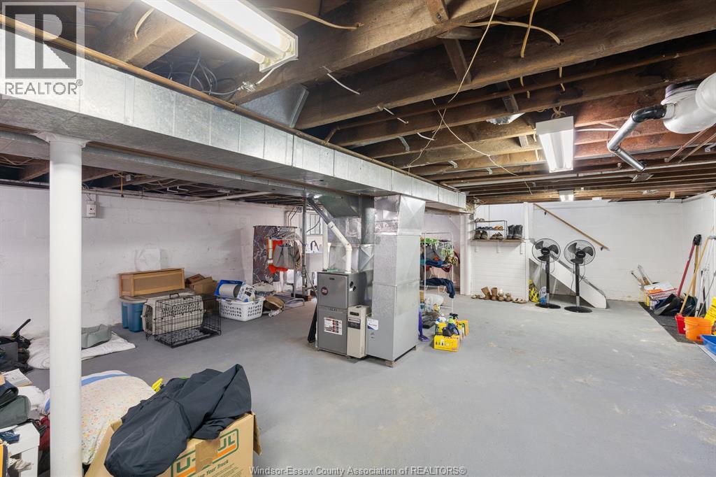Photo 3 of 1737 Lincoln Rd, Windsor ON