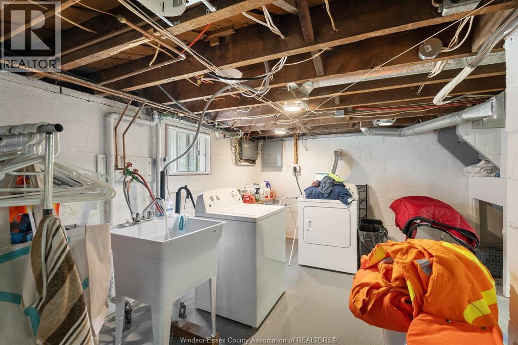 Photo 12 of 1737 Lincoln Rd, Windsor ON