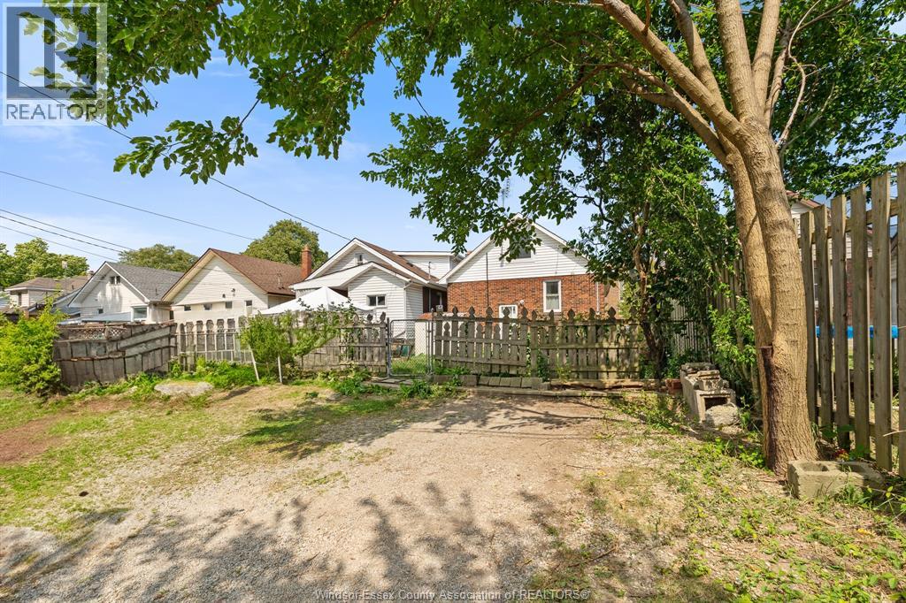 Photo 20 of 1737 Lincoln Rd, Windsor ON
