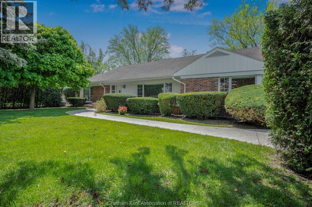 Photo 1 of 860 Charing Cross Road, Chatham ON